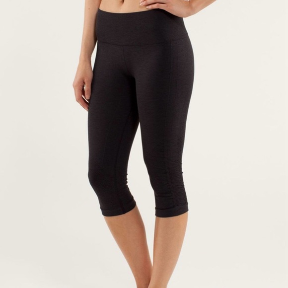 lululemon athletica Pants - LULULEMON Black In The Flow Crop Seamless Mid Rise Active Yoga Capri Leggings 8